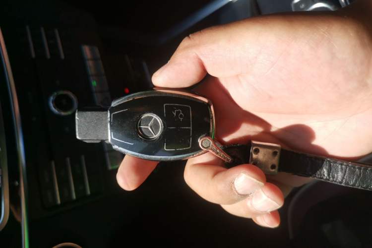 Used Mercedes-Benz E-Class 2015 Facelift E 200 L Sport Edition Vehicle Key