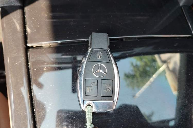 Used Mercedes-Benz E-Class 2015 E 320 L Sport 4MATIC Vehicle Key