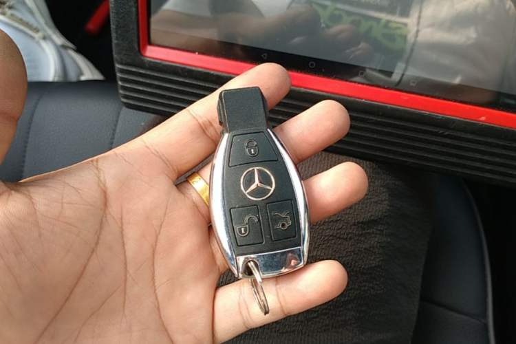 Used Mercedes-Benz E-Class 2015 Facelift E 200 L Vehicle Key