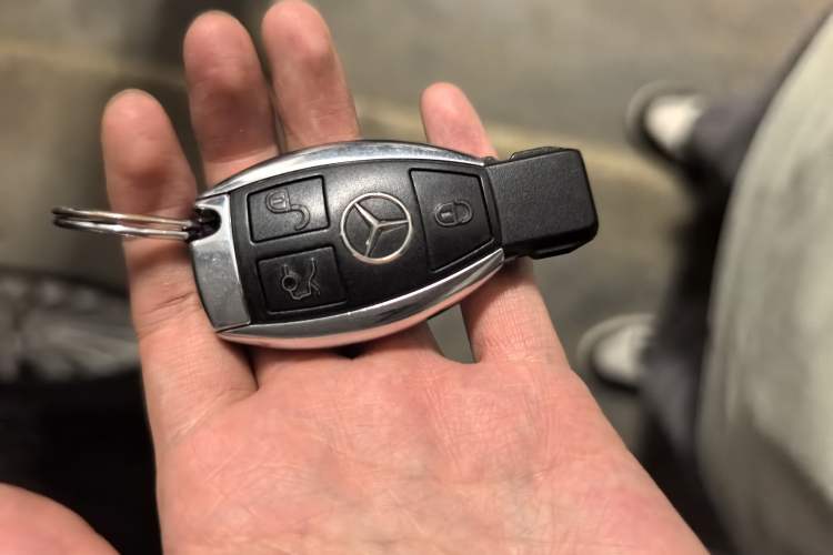 Used Mercedes-Benz E-Class 2015 Facelift E 200 L Vehicle Key