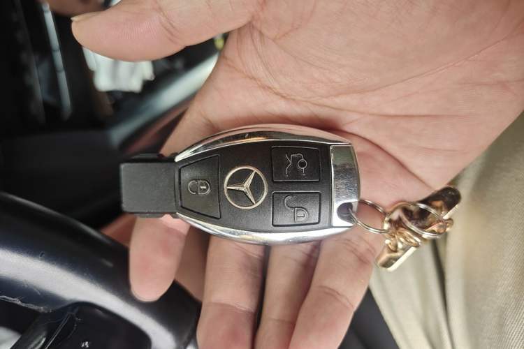 Used Mercedes-Benz E-Class 2015 E 320 L Luxury 4MATIC Vehicle Key