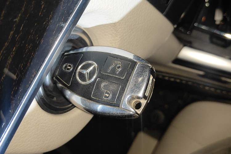 Used Mercedes-Benz E-Class 2015 E 260 L Sport & Fashion Model Vehicle Key