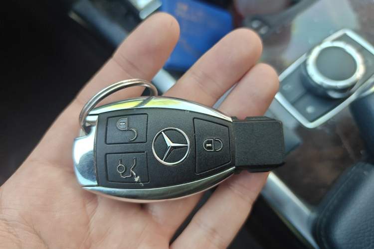 Used Mercedes-Benz E-Class 2015 Facelift E 200 L Vehicle Key