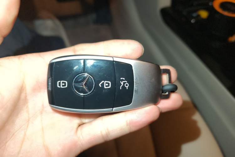 Used Mercedes-Benz E-Class 2015 E 260 L Sport & Fashion Model Vehicle Key
