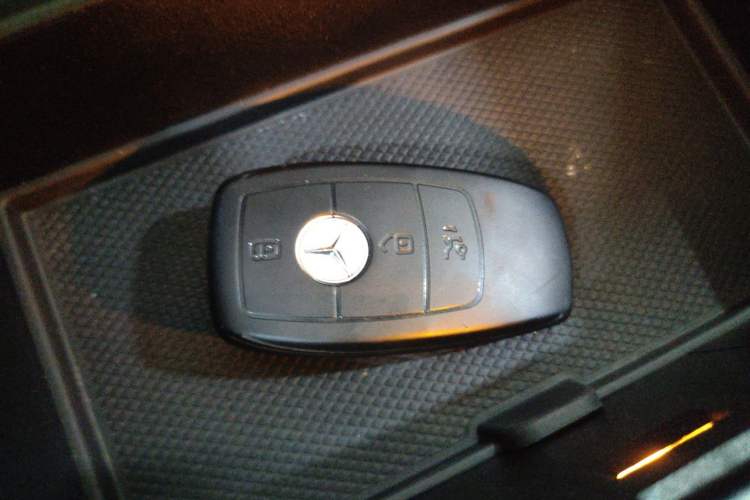 Used Mercedes-Benz E-Class 2015 Facelift E 200 L Sport Edition Vehicle Key