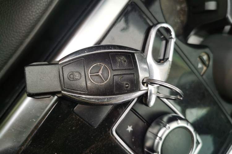 Used Mercedes-Benz E-Class 2015 Facelift E 200 L Sport Edition Vehicle Key