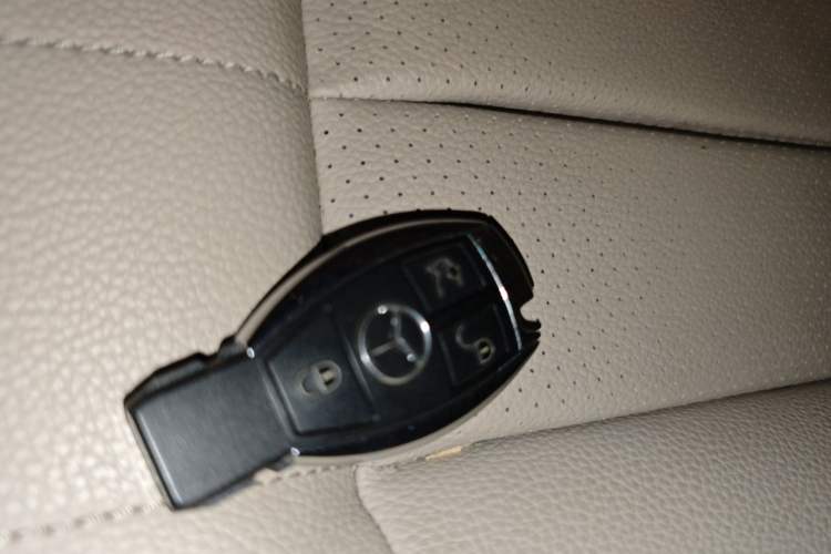 Used Mercedes-Benz E-Class 2015 Facelift E 180 L Vehicle Key