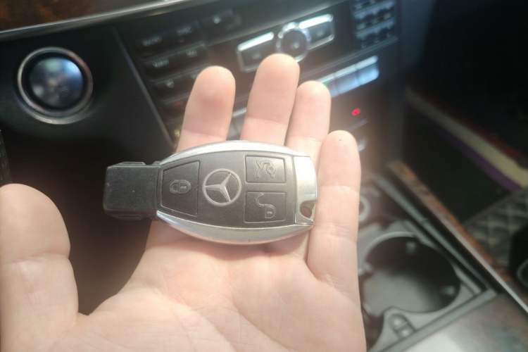 Used Mercedes-Benz E-Class 2015 E 320 L 4MATIC Vehicle Key