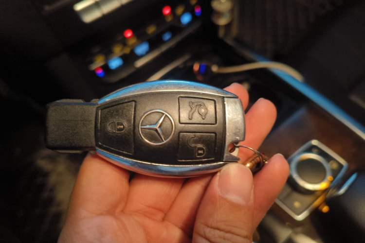 Used Mercedes-Benz E-Class 2015 Facelift E 200 L Vehicle Key