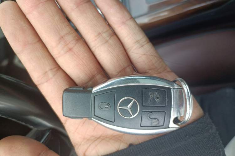 Used Mercedes-Benz E-Class 2015 E 320 L Luxury 4MATIC Vehicle Key