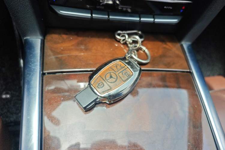 Used Mercedes-Benz E-Class 2015 E 320 L Vehicle Key