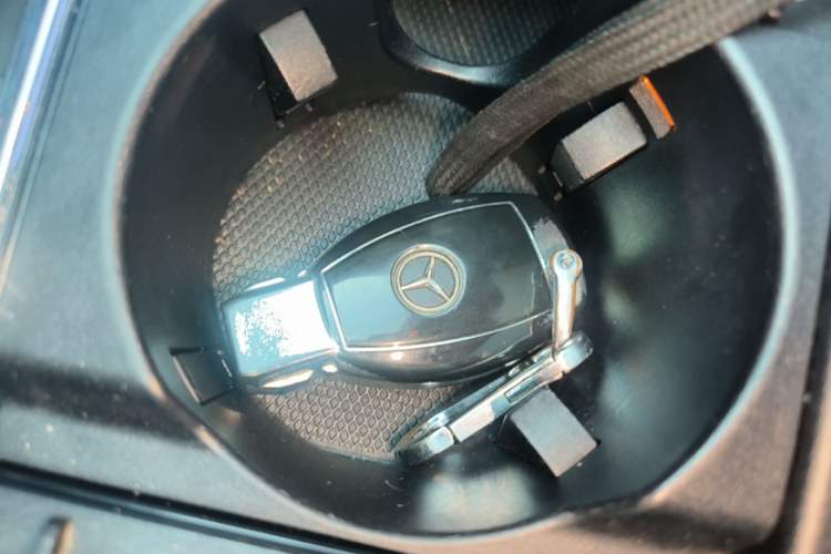 Used Mercedes-Benz E-Class 2015 Restyled E 260 L Sport Edition Vehicle Key