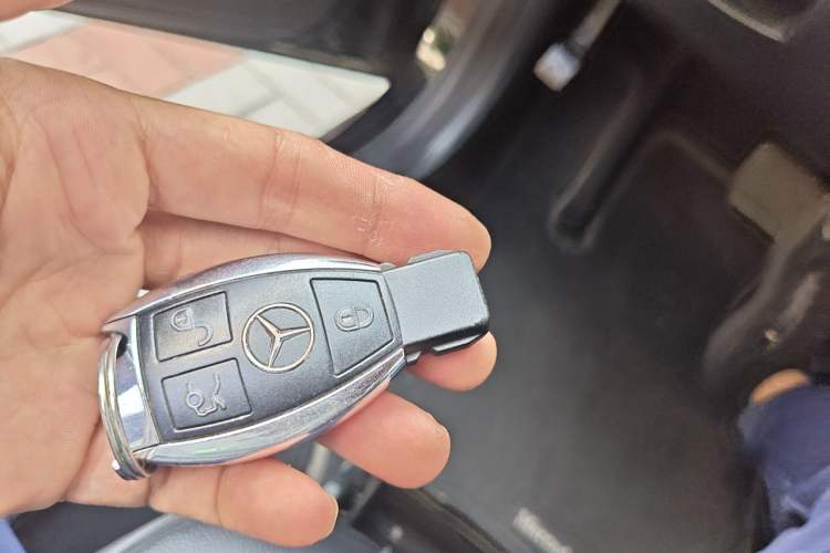Used Mercedes-Benz E-Class 2015 Facelift E 200 L Vehicle Key