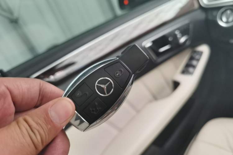 Used Mercedes-Benz E-Class 2015 E 320 L Luxury 4MATIC Vehicle Key