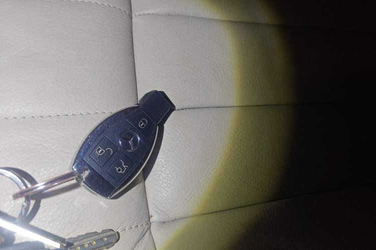 Used Mercedes-Benz E-Class 2015 E 320 L Sport 4MATIC Vehicle Key