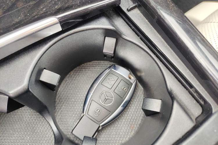 Used Mercedes-Benz E-Class 2015 E 400 L Sport Luxury 4MATIC Vehicle Key