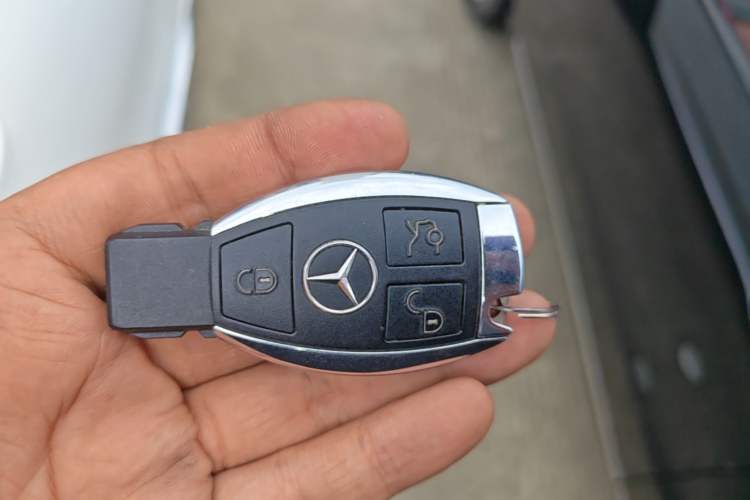 Used Mercedes-Benz E-Class 2015 Facelift E 200 L Vehicle Key