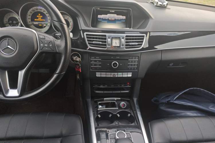 Used Mercedes-Benz E-Class 2015 Restyled E 260 L Sport Edition Audio And AC Panel