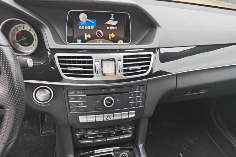 Used Mercedes-Benz E-Class 2015 Restyled E 260 L Sport Edition Audio And AC Panel