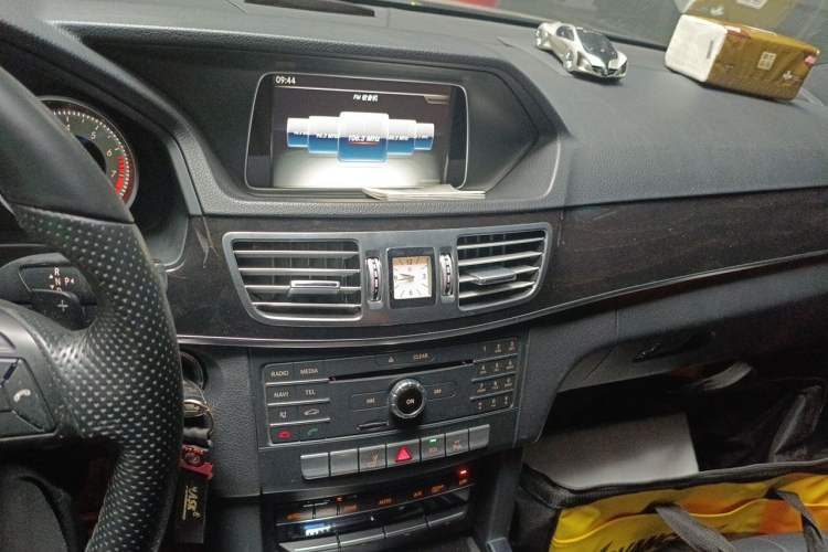 Used Mercedes-Benz E-Class 2015 Restyled E 260 L Sport Edition Audio And AC Panel