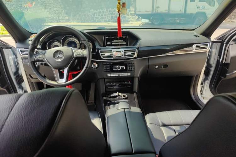 Used Mercedes-Benz E-Class 2015 E 260 L Sport Edition Center Console