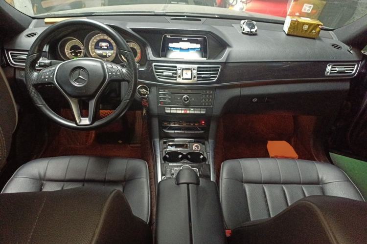 Used Mercedes-Benz E-Class 2015 Restyled E 260 L Sport Edition Center Console