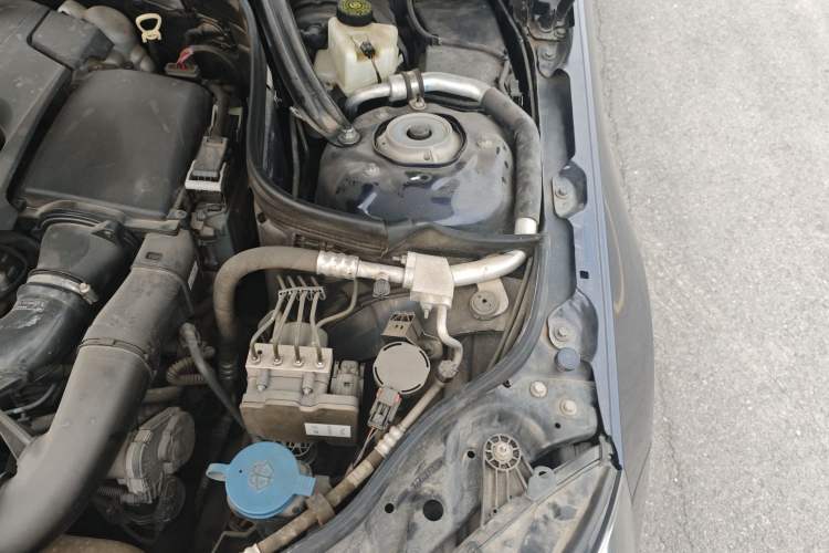Used Mercedes-Benz E-Class 2015 Restyled E 260 L Sport Edition Engine Bay Left