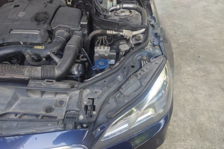 Used Mercedes-Benz E-Class 2015 E 260 L Sport Edition Engine Bay Left