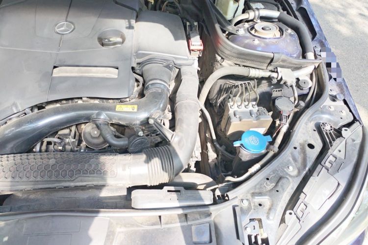 Used Mercedes-Benz E-Class 2015 E 260 L Sport & Fashion Model Engine Bay Left