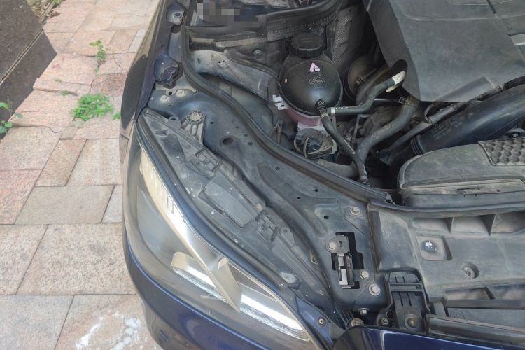 Used Mercedes-Benz E-Class 2015 E 260 L Sport Edition Engine Bay Right
