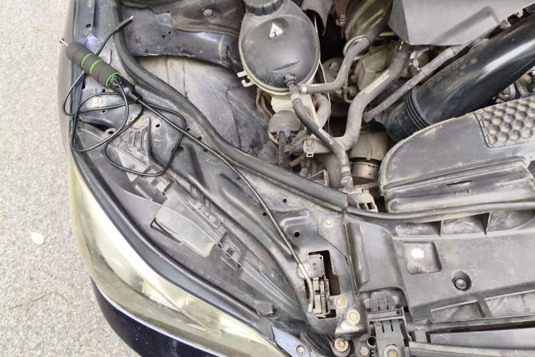 Used Mercedes-Benz E-Class 2015 E 200 L Sport Edition Engine Bay Right