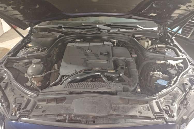 Used Mercedes-Benz E-Class 2015 E 260 L Sport & Fashion Model Engine Bay