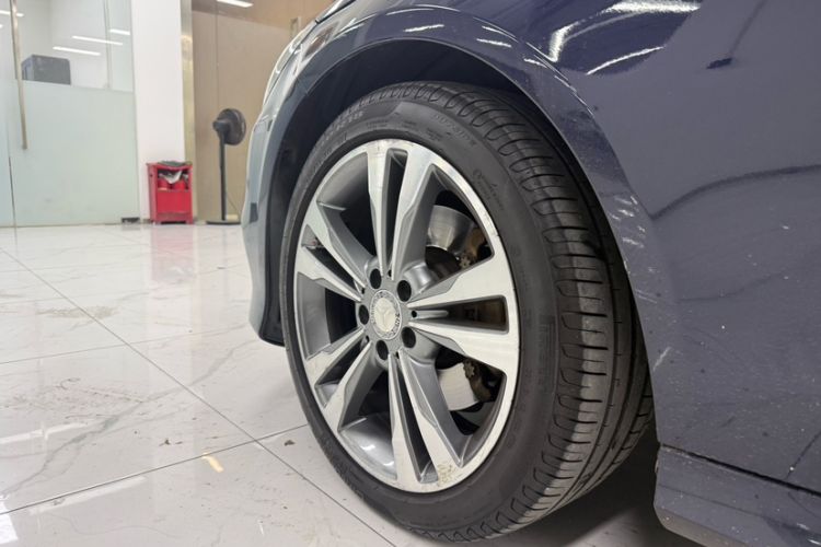 Used Mercedes-Benz E-Class 2015 E 260 L Sport & Fashion Model Exterior 2