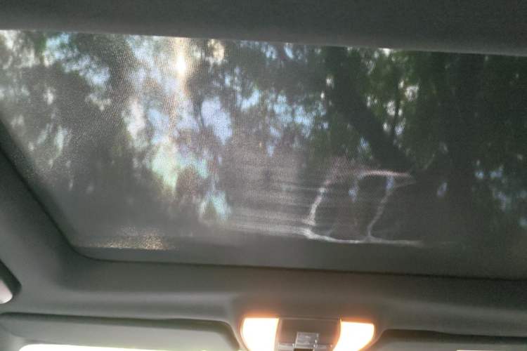 Used Mercedes-Benz E-Class 2015 E 260 L Sport & Fashion Model Headliner