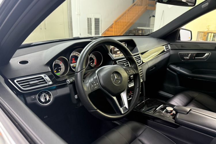Used Mercedes-Benz E-Class 2015 E 260 L Sport & Fashion Model Interior 2