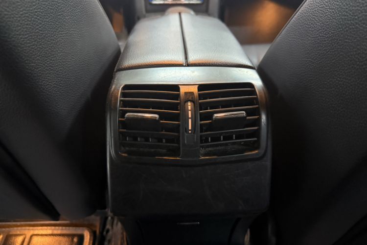 Used Mercedes-Benz E-Class 2015 E 260 L Sport & Fashion Model Interior 3
