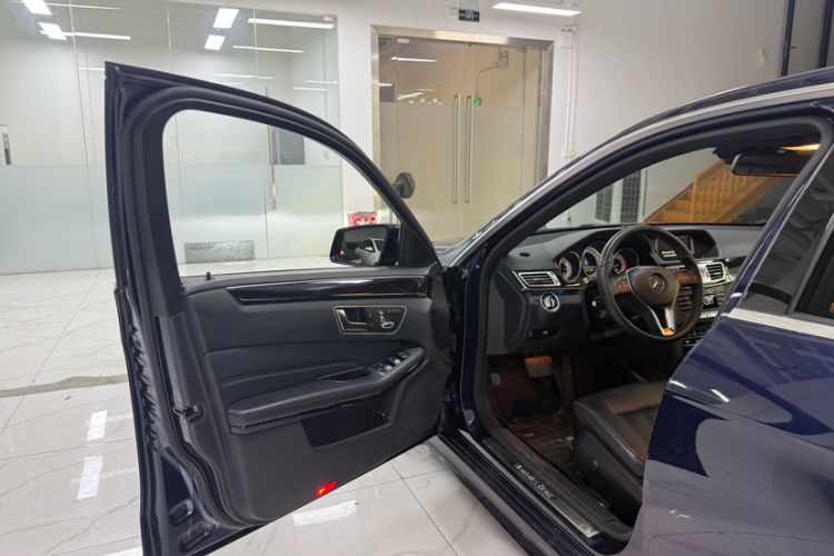 Used Mercedes-Benz E-Class 2015 E 260 L Sport & Fashion Model Interior 9