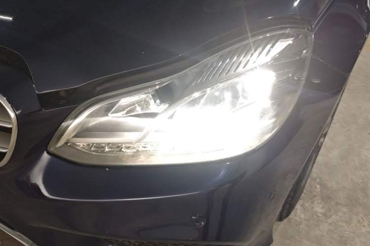 Used Mercedes-Benz E-Class 2015 E 260 L Sport & Fashion Model Left Front Headlight