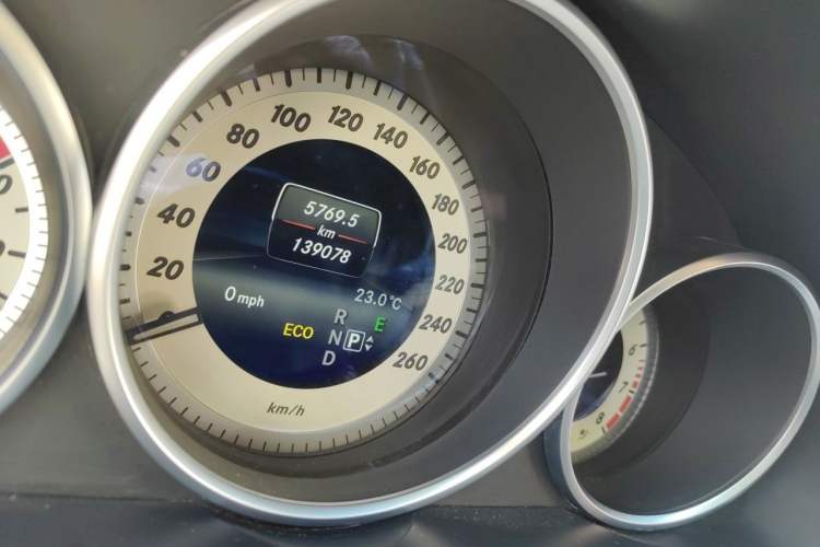 Used Mercedes-Benz E-Class 2015 E 260 L Sport Edition Odometer Close Up