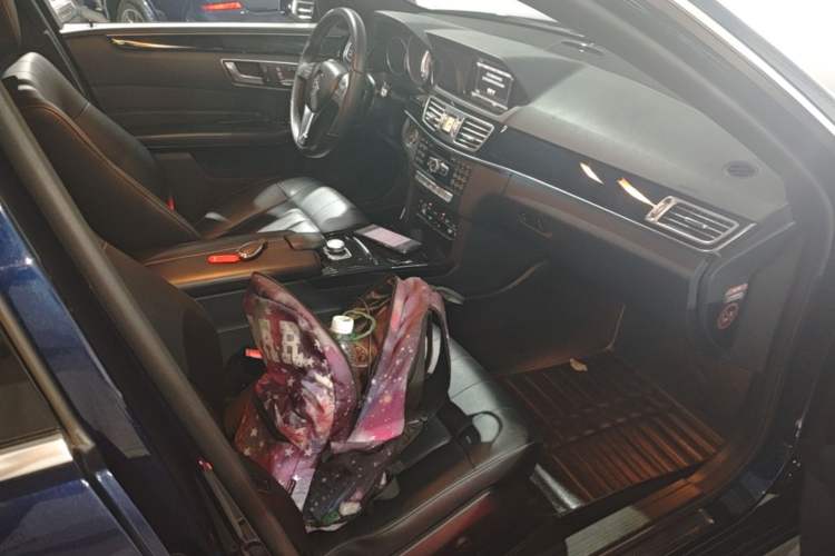 Used Mercedes-Benz E-Class 2015 E 260 L Sport & Fashion Model Right Front Seat