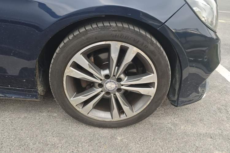 Used Mercedes-Benz E-Class 2015 Restyled E 260 L Sport Edition Right Front Wheel Hub