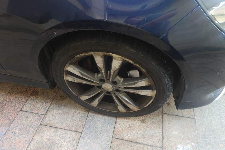 Used Mercedes-Benz E-Class 2015 E 260 L Sport Edition Right Front Wheel Hub
