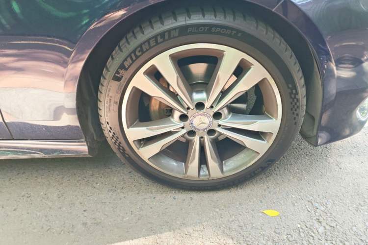 Used Mercedes-Benz E-Class 2015 E 260 L Sport & Fashion Model Right Front Wheel Hub