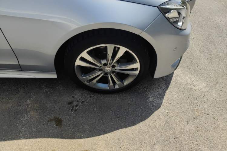 Used Mercedes-Benz E-Class 2015 E 260 L Sport Edition Right Front Wheel Hub