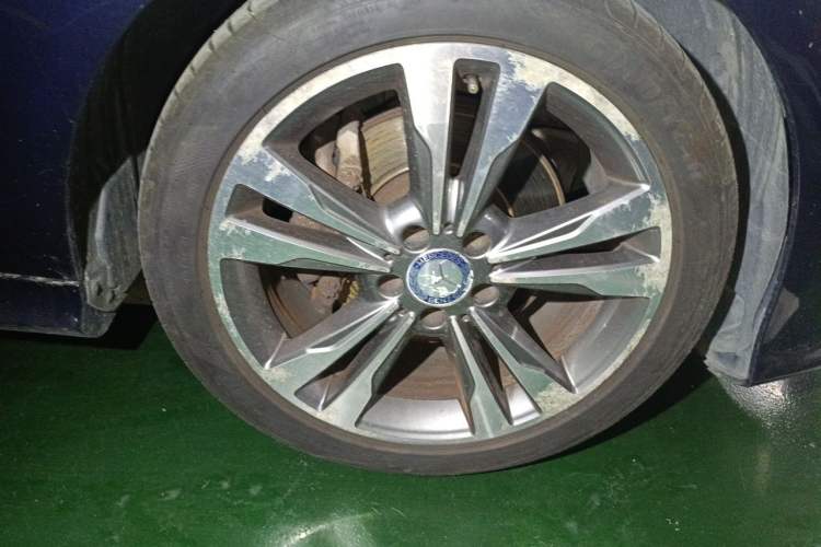 Used Mercedes-Benz E-Class 2015 Restyled E 260 L Sport Edition Right Front Wheel Hub