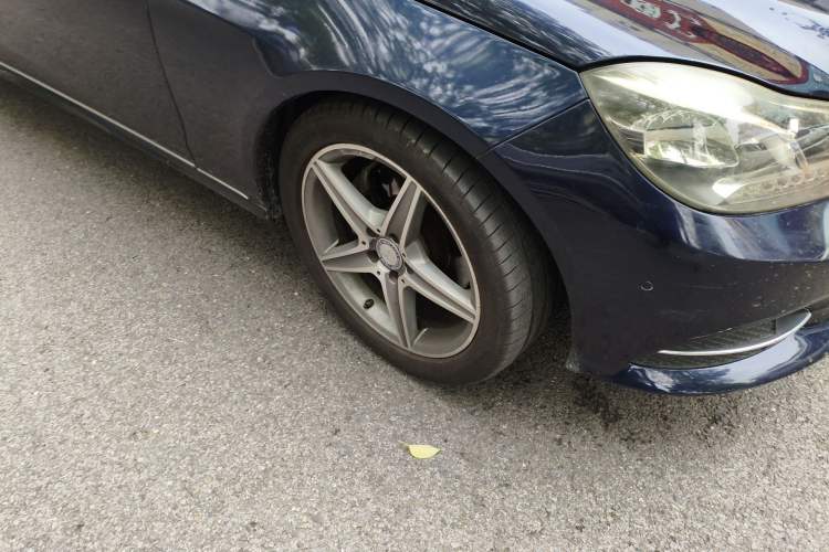 Used Mercedes-Benz E-Class 2015 E 200 L Sport Edition Right Front Wheel Hub