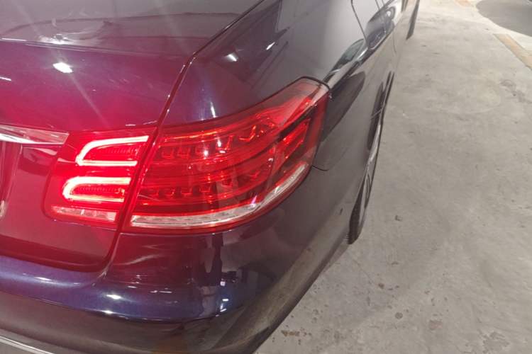 Used Mercedes-Benz E-Class 2015 E 260 L Sport & Fashion Model Right Rear Taillight