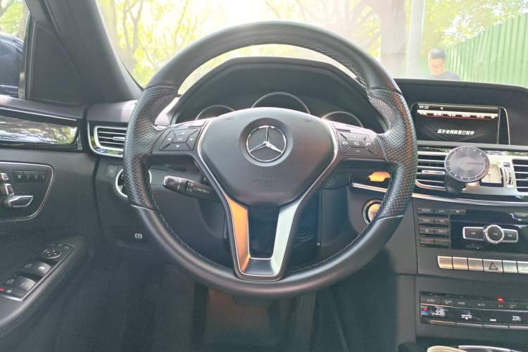 Used Mercedes-Benz E-Class 2015 E 260 L Sport & Fashion Model Steering Wheel