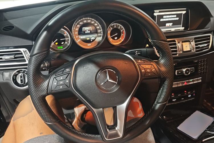 Used Mercedes-Benz E-Class 2015 E 260 L Sport & Fashion Model Steering Wheel