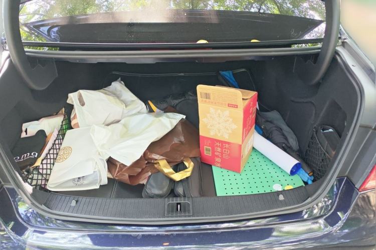 Used Mercedes-Benz E-Class 2015 E 260 L Sport & Fashion Model Trunk